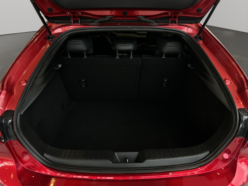 Mazda Mazda 3 5 pts. HB Signature, 2.5T, TA, piel, s. Bose, RA-18, 4x4 2023